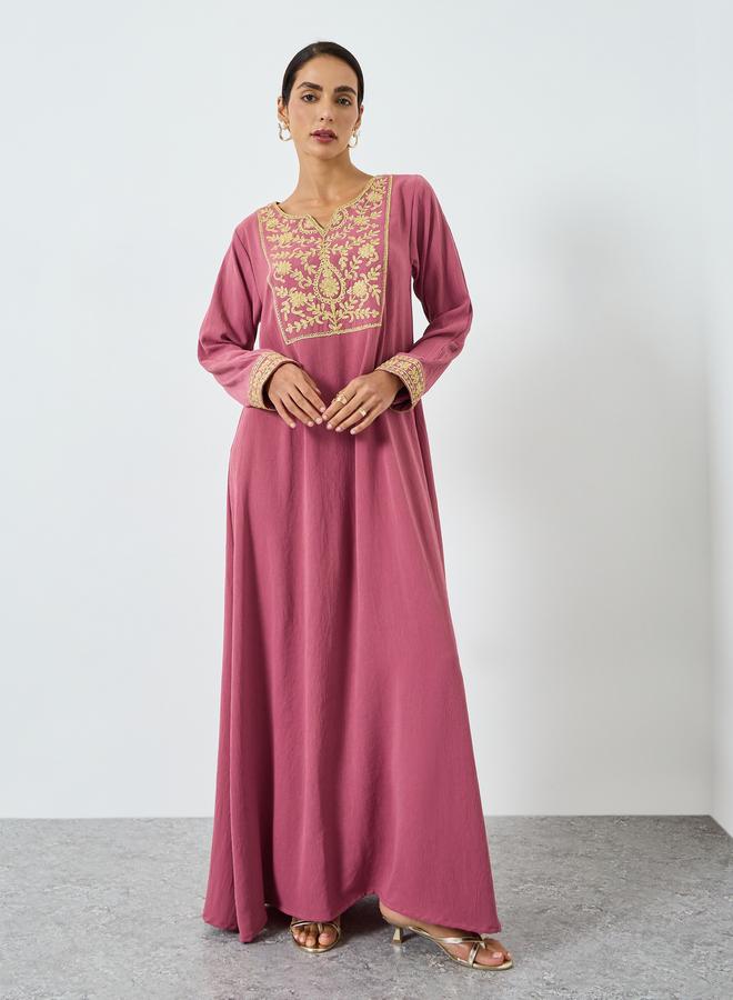 مكسيم كريشن جلابية وردية بتطريز بخيوط ذهبية - Image 3